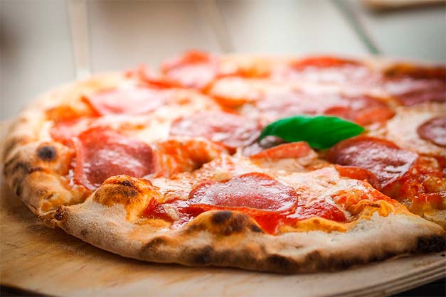 45 degree angle shot of pizza choose a viewpoint